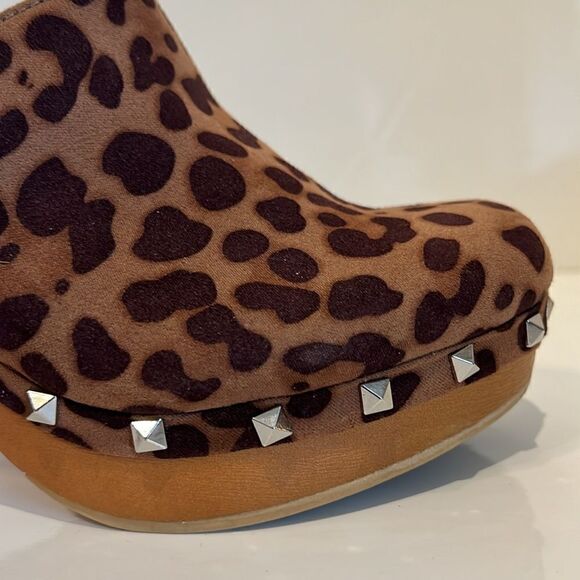 Torrid Platform Wooden Heel Mule Clogs Extra Wide Leopard‎ Print Shoes Size 7 WW - Picture 7 of 13
